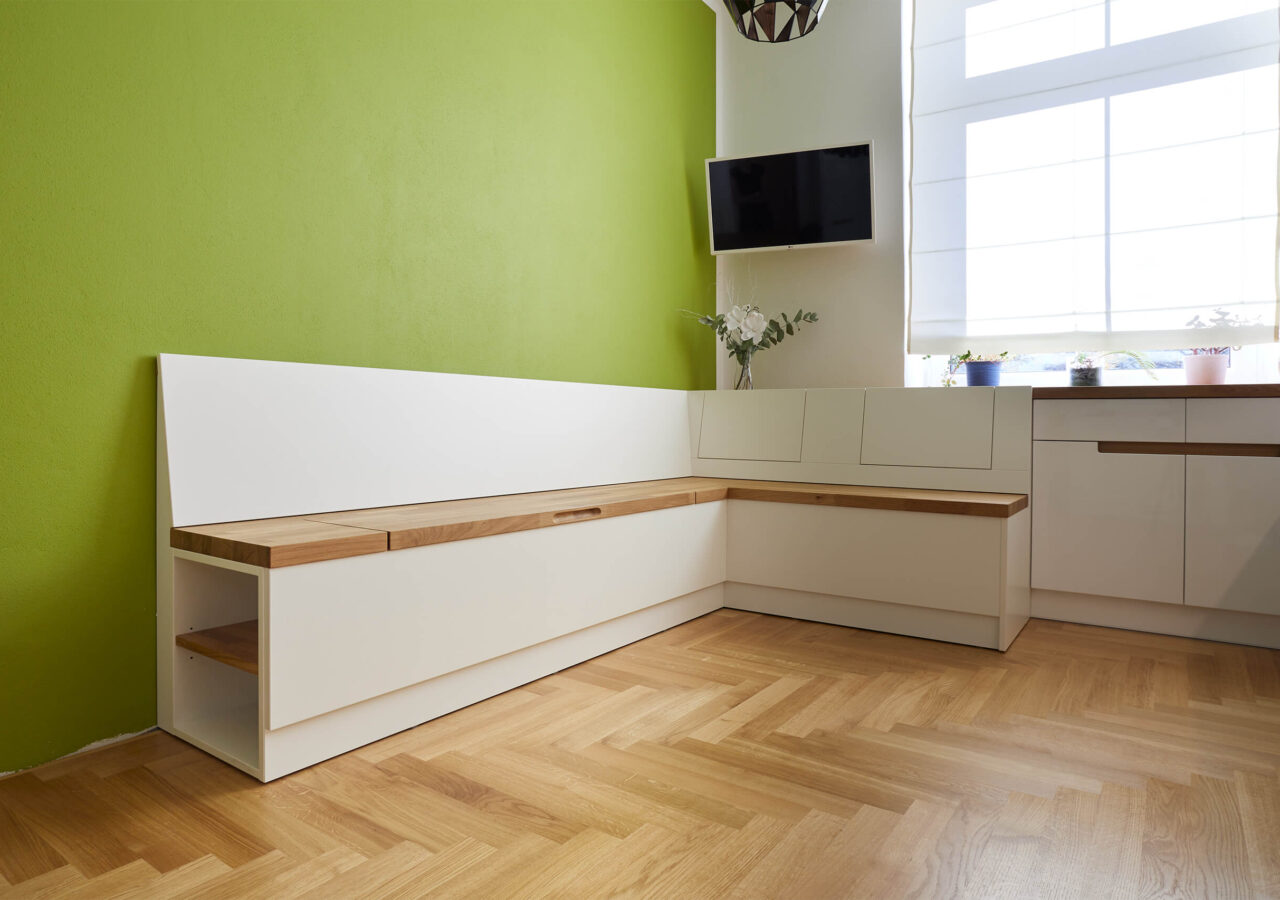 lavice zavřená