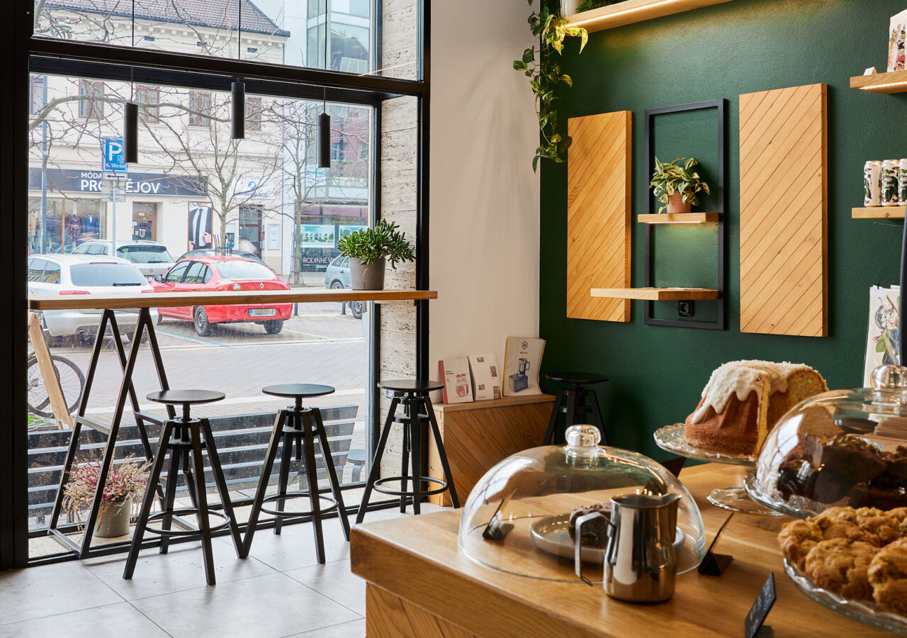 Espresso bar a stůl s výhledem