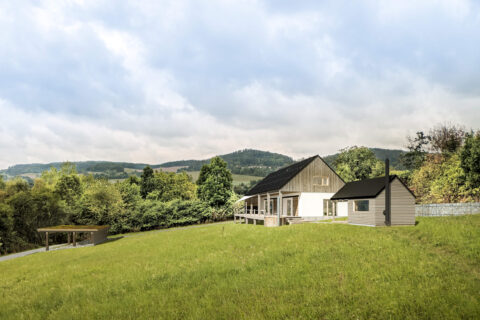 Soběstačný rodinný dům nad městem